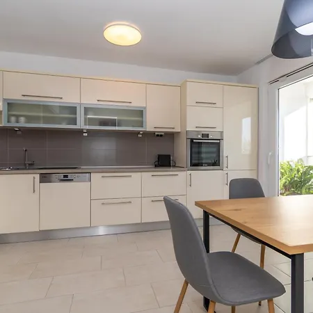 Nike Lägenhet Split